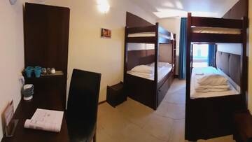 Фото номера Четырехместный номер с собственной ванной комнатой Хостелы Hostel Orla г. Люблин 5
