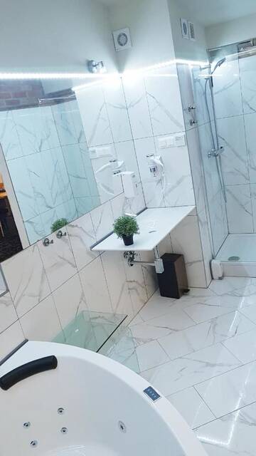 Фото номера Улучшенные апартаменты с камином и гидромассажной ванной Отель Best Hotel Agit Congress&amp;Spa г. Люблин 5