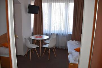 Фото номера Трехместный номер эконом-класса Отель Hotel PZMot г. Люблин 3