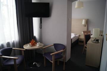 Фото номера Стандартный трехместный номер Отель Hotel PZMot г. Люблин 3