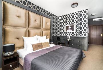 Фото номера Улучшенный двухместный номер с 1 кроватью Отель Hotel Luxor г. Люблин 4