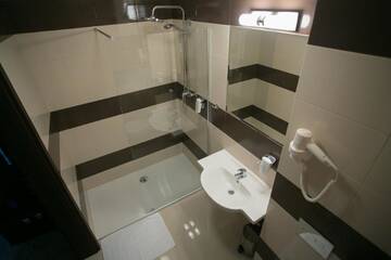 Фото номера Двухместный номер с 2 отдельными кроватями Отель Hotel Luxor г. Люблин 5