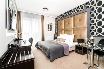 Фото номера Улучшенный двухместный номер с 1 кроватью Отель Hotel Luxor г. Люблин 8