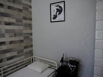 Фото номера Двухместный номер с 2 отдельными кроватями и общей ванной комнатой Хостелы Cent Hostel г. Люблин 2