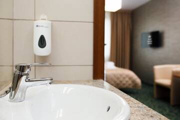 Фото номера Стандартный номер с кроватью размера &quot;king-size&quot; Отель Hotel Royal Botanic г. Люблин 6