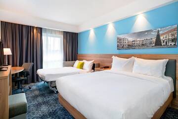 Фото номера Номер с кроватью размера «queen-size» Отель Hampton By Hilton Lublin г. Люблин 4