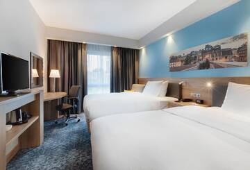Фото номера Двухместный номер с 2 отдельными кроватями Отель Hampton By Hilton Lublin г. Люблин 6