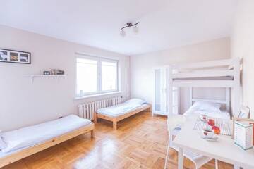 Фото номера Трехместный номер с балконом Хостелы Kujawska Rooms г. Люблин 6