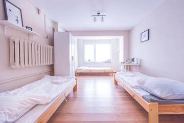 Фото номера Трехместный номер с основными удобствами Хостелы Kujawska Rooms г. Люблин 7