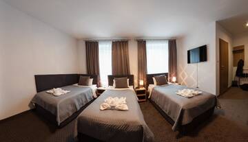 Фото номера Стандартный трехместный номер Отель HOTEL LUBLIN г. Люблин 3